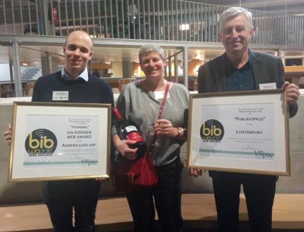 Foto van Geert, Diego en Saskia met de 2 certificaten en een fles bubbels