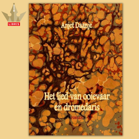 cover boek 'Het lied van ooievaar en dromedaris'. Daarnaast staat het logo van de Libris Literatuurprijs. 