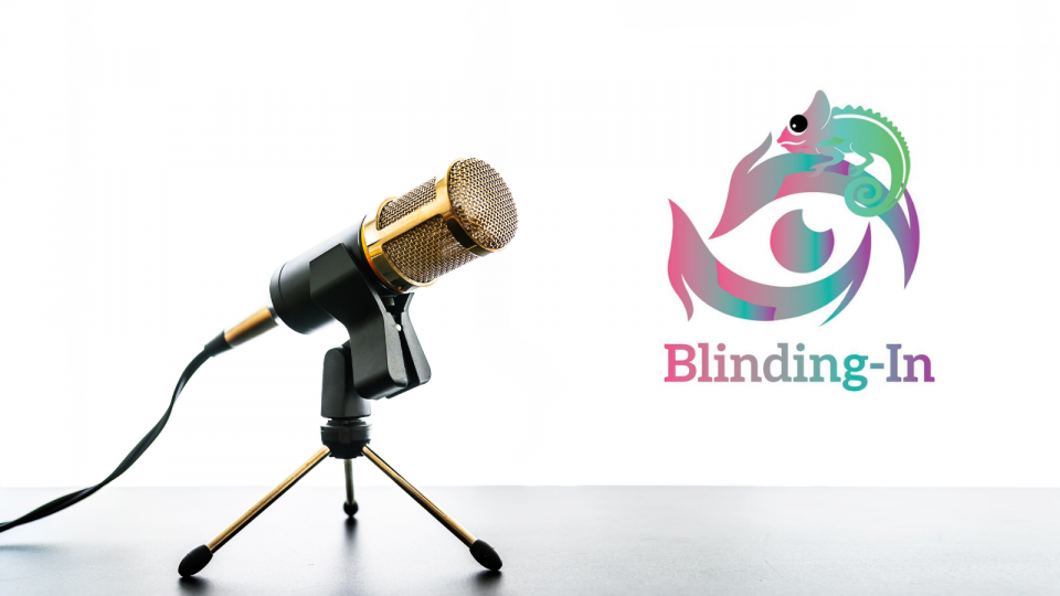 Foto microfoon en logo Blinding-in